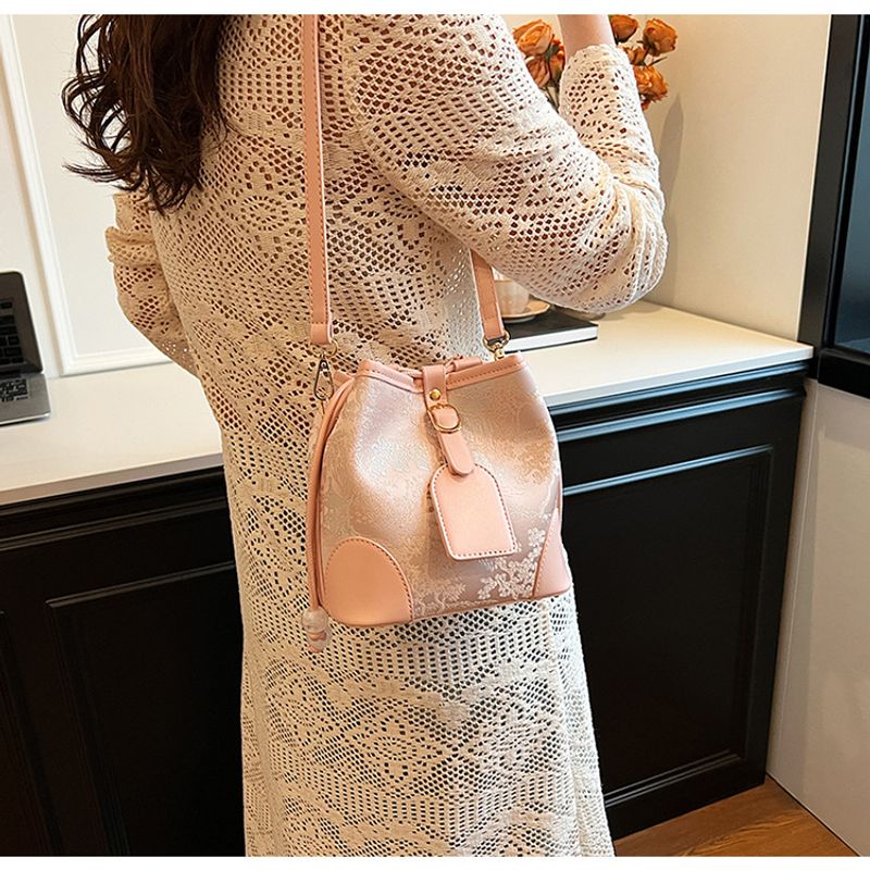 Bestickte kleine Tasche für Damen 2024 Neue trendige, einfache und vielseitige Beuteltasche, Cheongsam, Schultertasche,_voghion.com