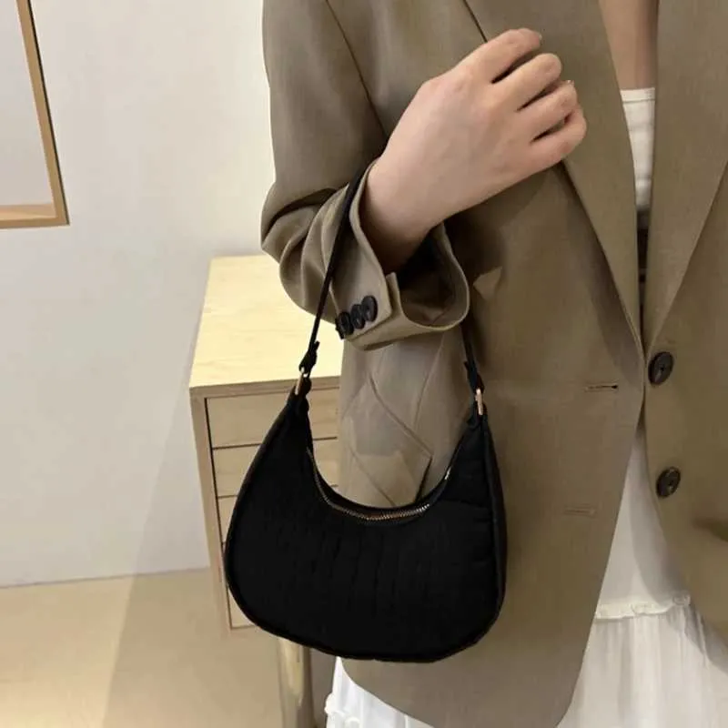 Sac à main à bandoulière décontracté pour femme, modèle sous les aisselles, mode coréenne, sac à main d'hiver léger C241106_voghion.com