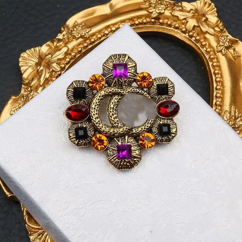Classic Brand Letter Brooch Designer Brooches Bright Gem Pins For Women Charm Wedding Gift High Quality Jewelry_voghion.com