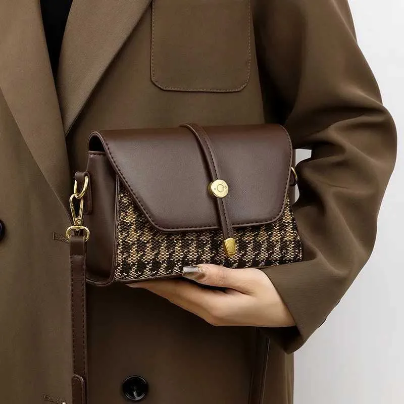 2024 Novas Mulheres Tote Canvas Splicing Couro Pequeno Quadrado Premium Qianniao Grid Bolsa de Axila Único Ombro Crossbody_voghion.com