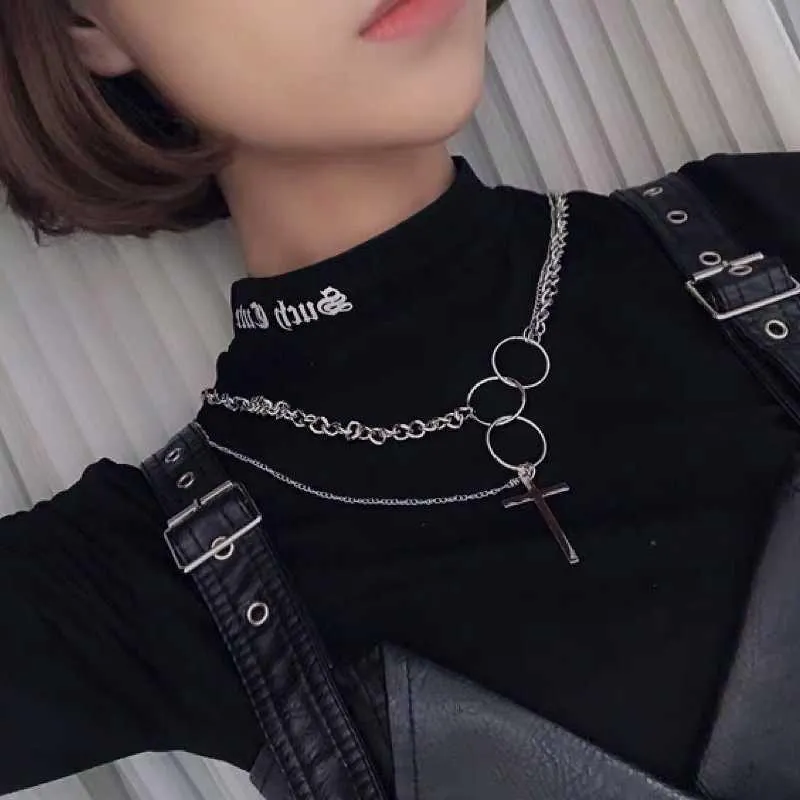 Warstwowy naszyjnik z łańcuchem krzyżem i kołami rock unisex_voghion.com