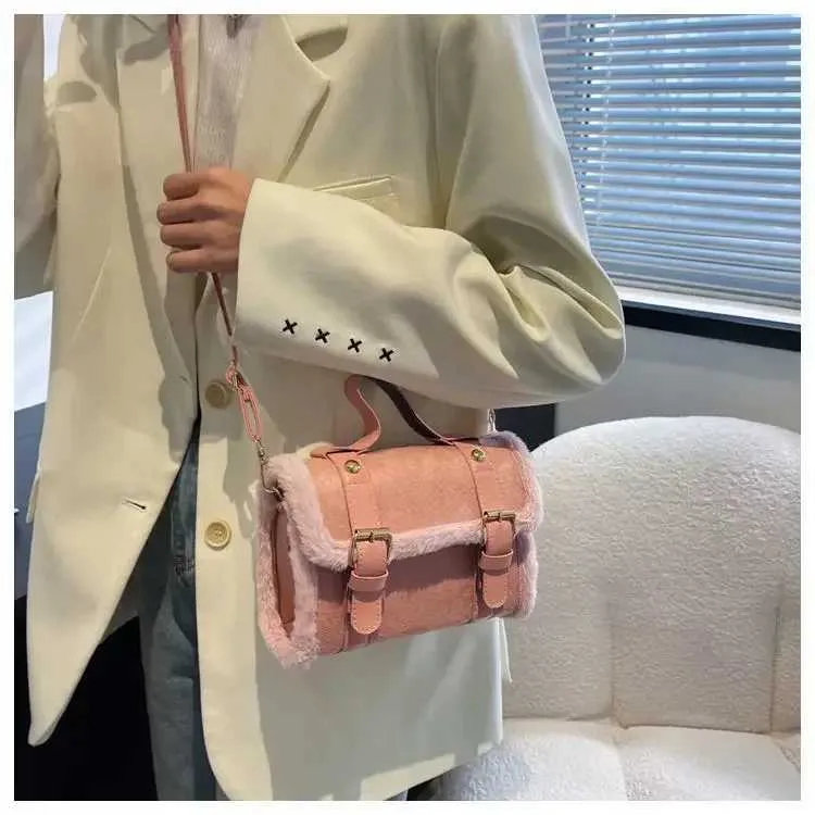 Winter Frauen Crossbody/schulter 2023 Neue Lamm Plüsch Veet Tasche Dame Kleine Quadratische Handtasche Französisch Korea StyleC241106_voghion.com