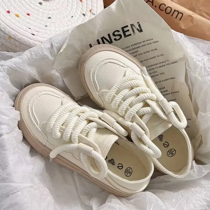 Vulcanized Canvas Sneakers For Women White Lace-up Flat Trainers_voghion.com