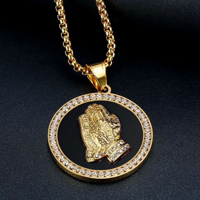 Collana con ciondolo a forma di mani in preghiera retrò hip hop in acciaio inossidabile 316L placcato oro, gioielli religiosi_voghion.com