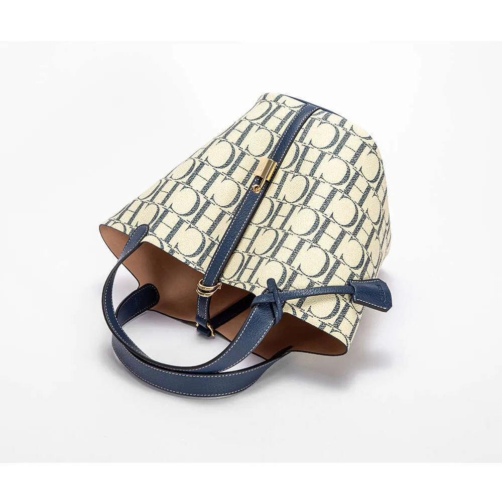 CH Grouss Kapazitéit Alldags Pendler Crossbody Moud Buschtawendruck Design Damen Temperament Schëllertasch Villsäiteg Premium_voghion.com