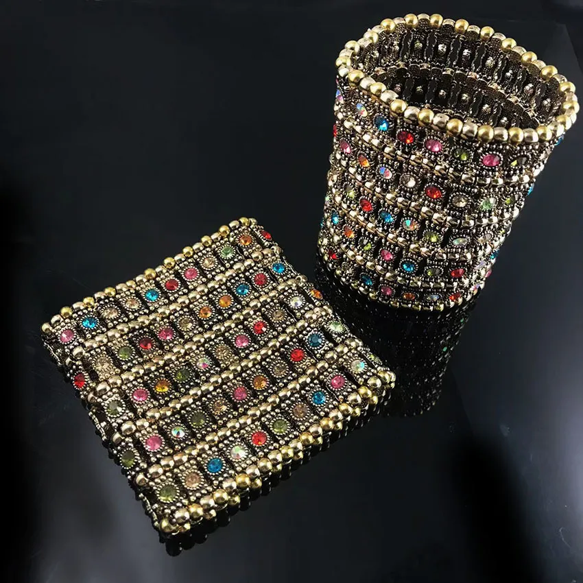 Pulseras elásticas anchas de moda clásicas con dijes, estilo retro punk exagerado, de cinco filas de cristales retráctiles, tejidas con cuentas a mano._voghion.com