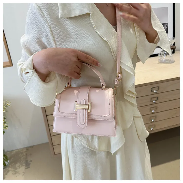 Hot Crossbody Versatile Stylish Women's Shoulder Handbag Black Bag: &_desvips.com