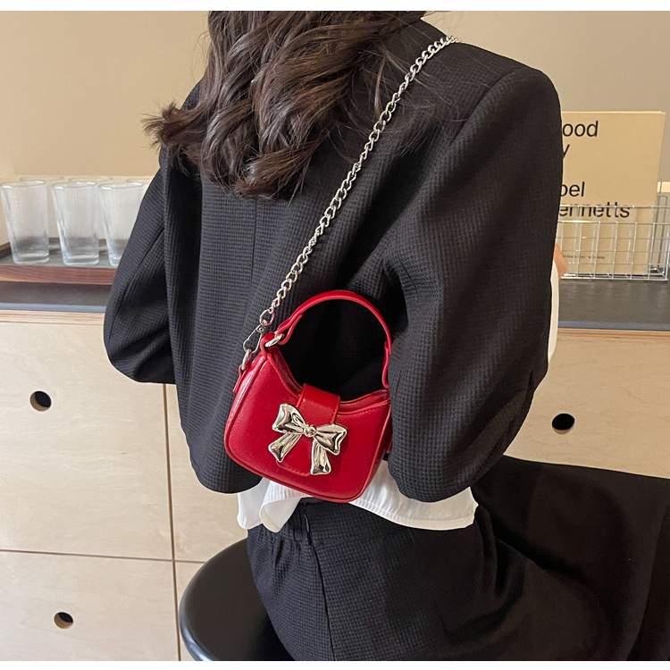 Little girl children's bag, 2024 new retro oily leather handbag, shiny bow chain crossbody bag, little princess mouth red envelope for women_voghion.com