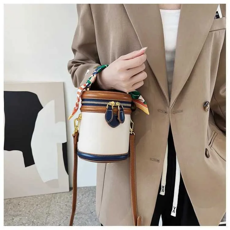 Borsa a secchiello in tela beige borsa a tracolla e a mano_voghion.com