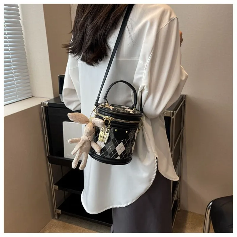 Designer Free Shipping 2025 New Fashionable Bucket Premium Texture Dia Grid Shoulder Crossbody Bag Bag For Womens_voghion.com