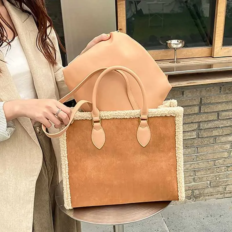 Sac à main en laine d'agneau avec pochette, design de niche, texture sensée, grande capacité, en peluche, sac à bandoulière simple, mode décontractée_voghion.com