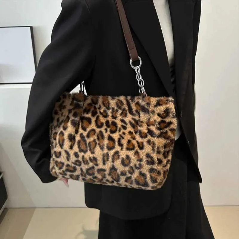 Designer Leopard Print Shoulder Bag Large Capacity Women Handbag_voghion.com