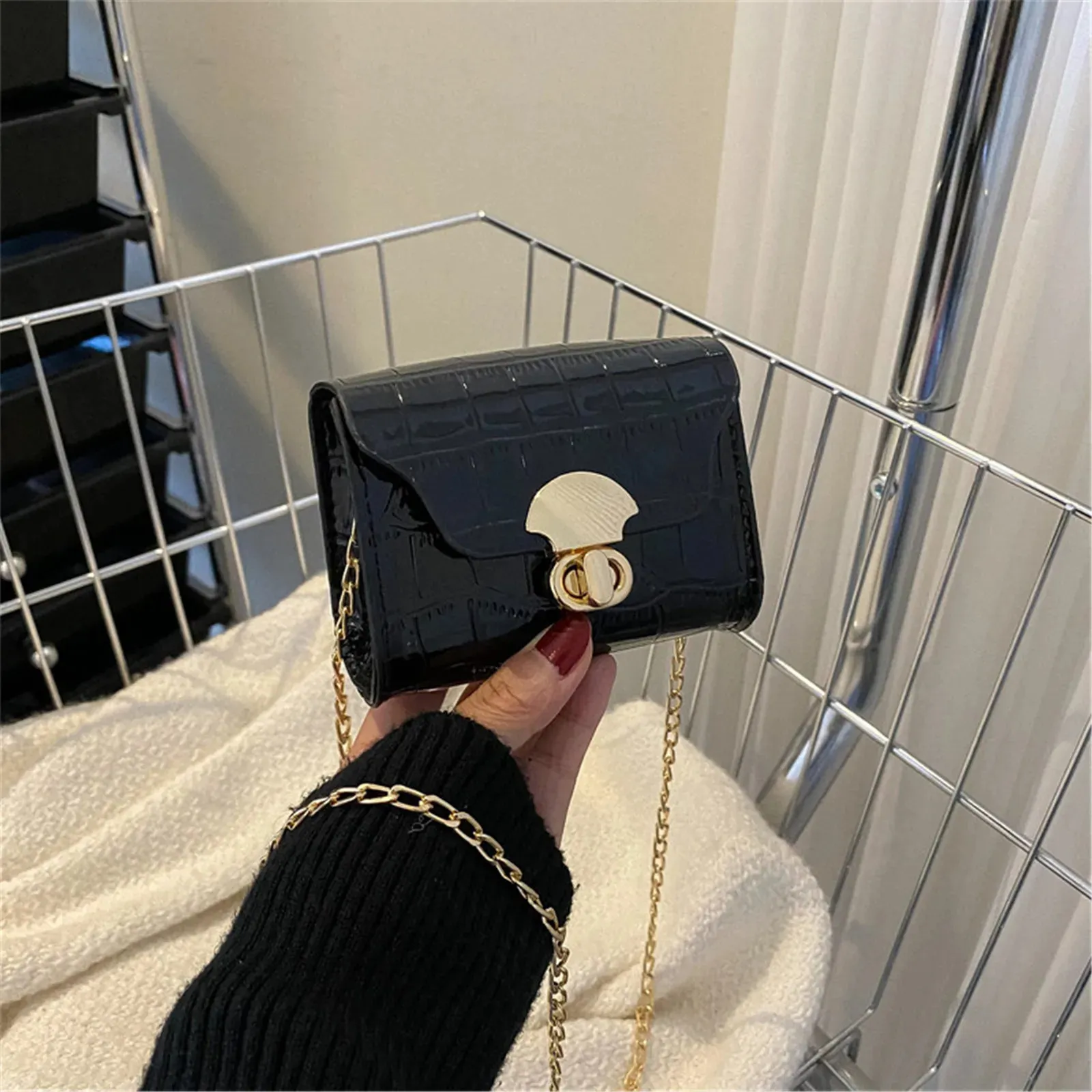 Koreanischen Stil Leder Helle Oberfläche Schulter Kette Mini Umhängetasche Mode Metall Schnalle Kleine Brieftasche Lippenstift Tasche_voghion.com