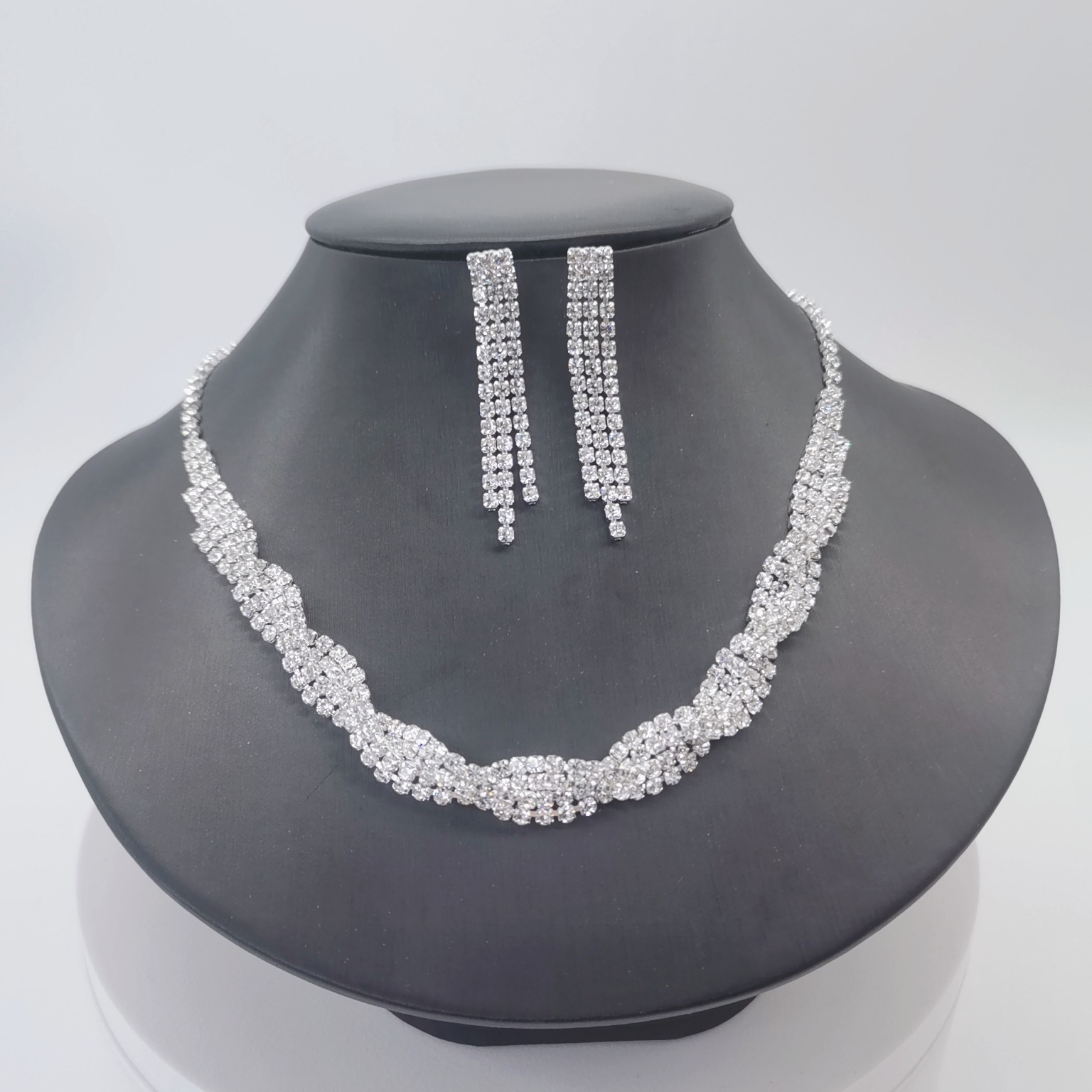 Jewelry Popular Wedding Dress Women's Jewelry Bridal Water Diamond Necklace Earrings Two Piece Set_voghion.com