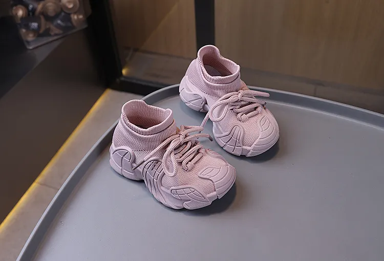 2025 Nei Sneakers fir Kanner Moud Slip on Walking Mesh Plateau Socken Stiwwelen Littlesprouts Klengkannerschong Grouss Gréisst Jugend_voghion.com