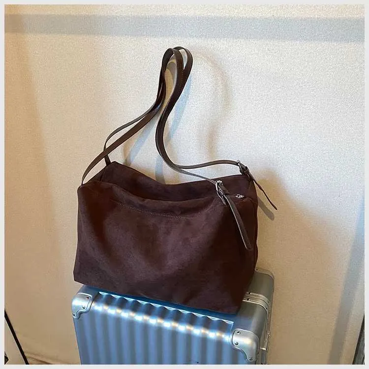 Camurça para mulheres bolsas sólidas grande capacidade crossbody bolsas femininas casuais bolsa de ombro macia pacotes de armazenamento de viagem C241212_voghion.com