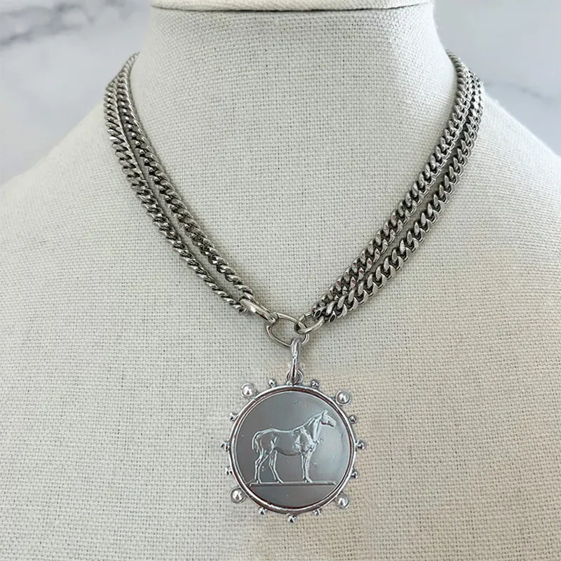 Collier pendentif médaillon cheval en acier inoxydable unisexe_voghion.com