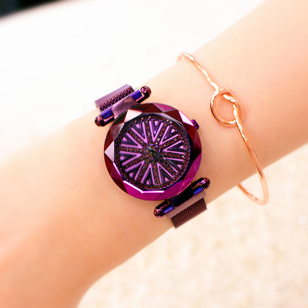 Célèbre sur Internet, nouveau avec incrustation de diamants pour femmes, fonctionnant dans le temps, quartz étanche à deux aiguilles à la mode pour femmes_voghion.com