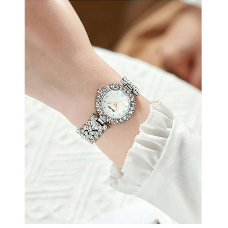 Orologio al quarzo di moda in streaming live di alta qualità da donna in acciaio massiccio con diamanti Oushijia Light Luxury_voghion.com