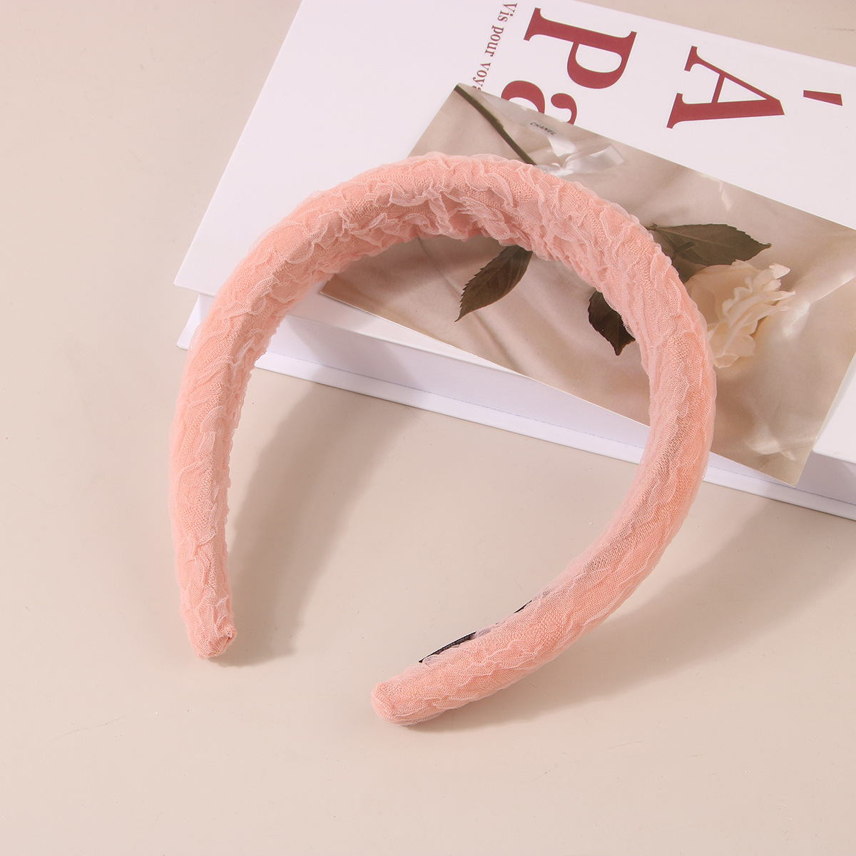 Tiara larga de renda plissada com esponja para mulher_voghion.com