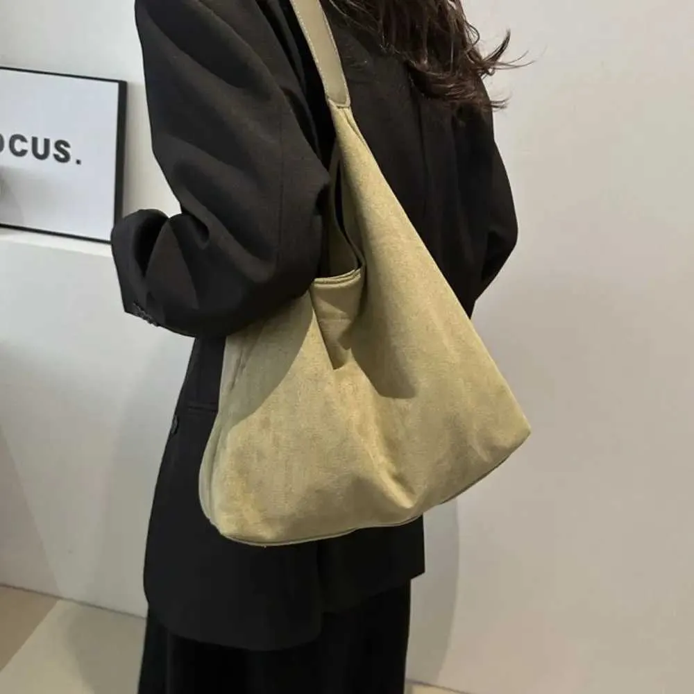Borsa da designer Borsa da viaggio alla moda retrò in pelle scamosciata grande capacità alla moda per biancheria intima semplice borsa a tracolla Y241115_voghion.com