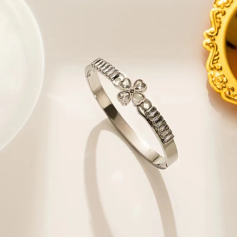 Charm Bangle Bracelet With Fritillary Four-leaf Clover Design_voghion.com