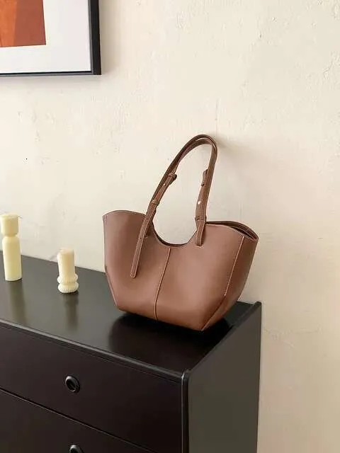 Designer Large Capacity Women Handbag Single Shoulder Portable Shopping Leather Ladies Commuter Underarm Totes Bag_voghion.com