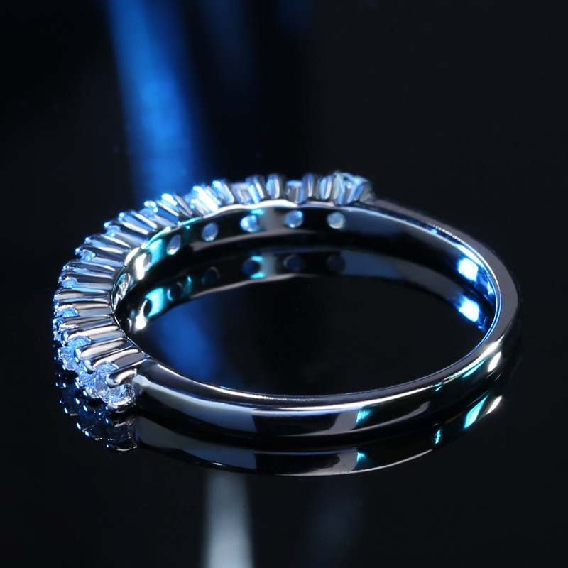 Bague diamant à une rangée incrustée de zircons pour femme (2024)_voghion.com