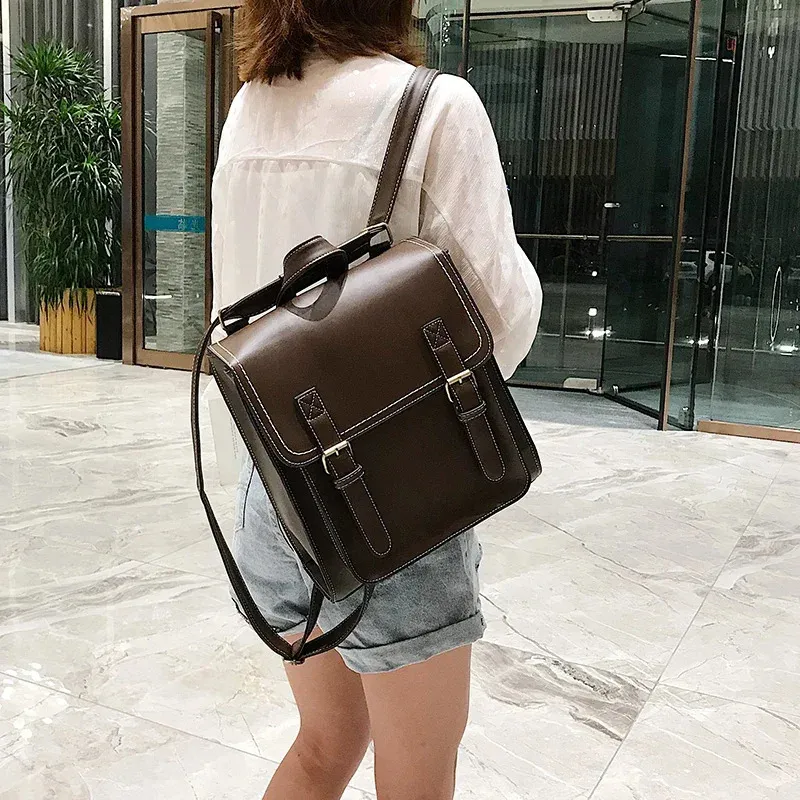 Mochila casual para mujer con bolsillo interior y solapa_voghion.com