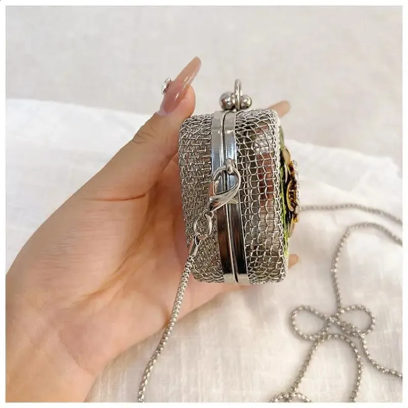 Mini Abendtasche mit ausgehöhlten Umhängetaschen für Partys, Metallkette, Lippenstift, Geldbörse, Box-Tasche 240823_voghion.com