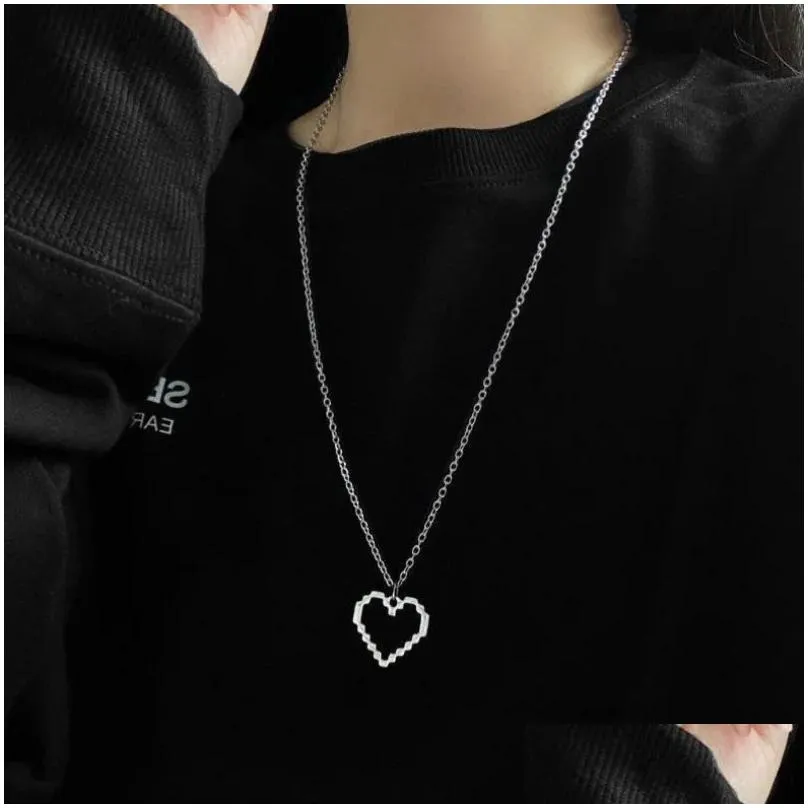 Pixel Heart Couple Necklace For Couples Y2k Style Black And White_voghion.com