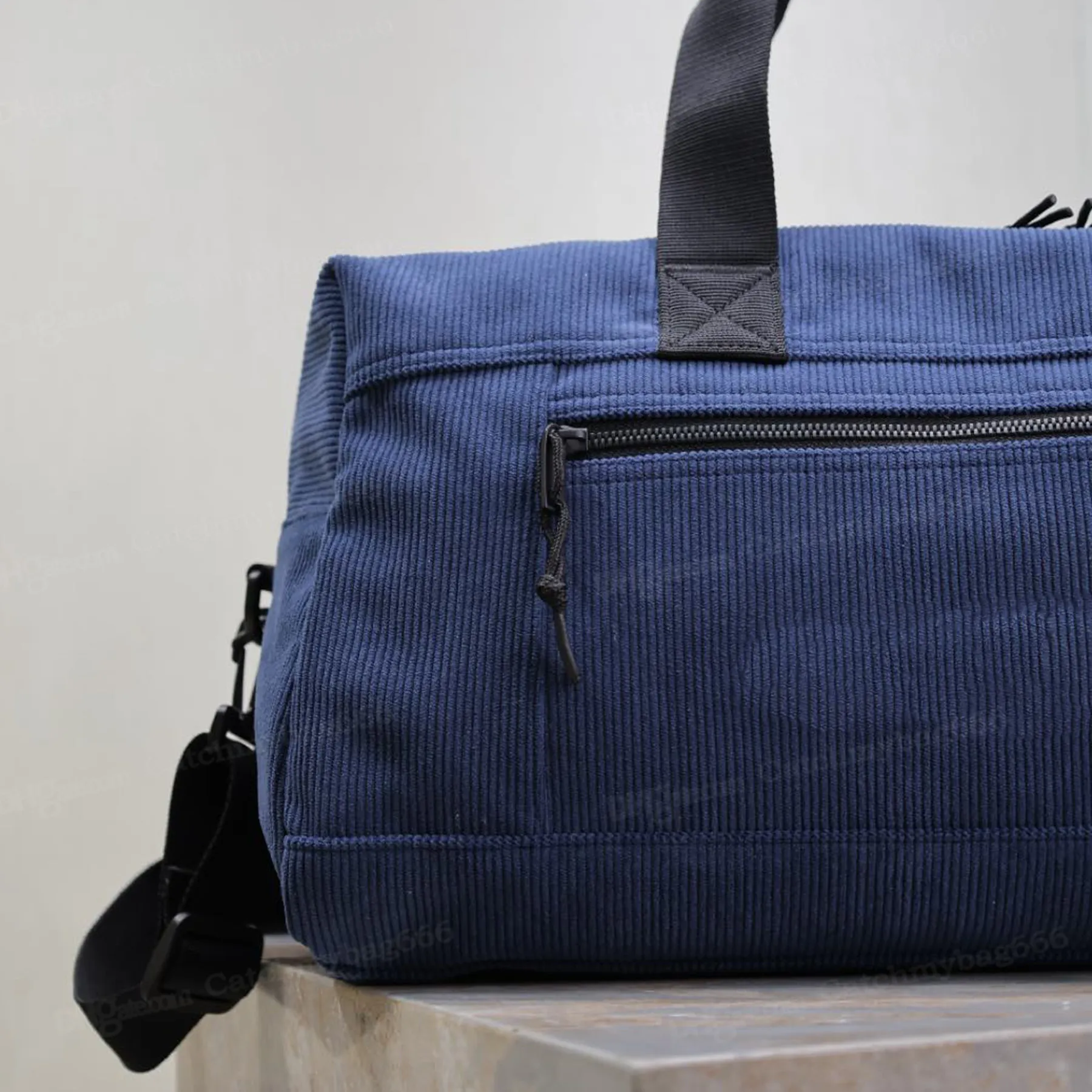 Borsa a mano in vera pelle morbida scamosciata di grande capacità, con tracolla rimovibile, chiusura a cerniera_voghion.com
