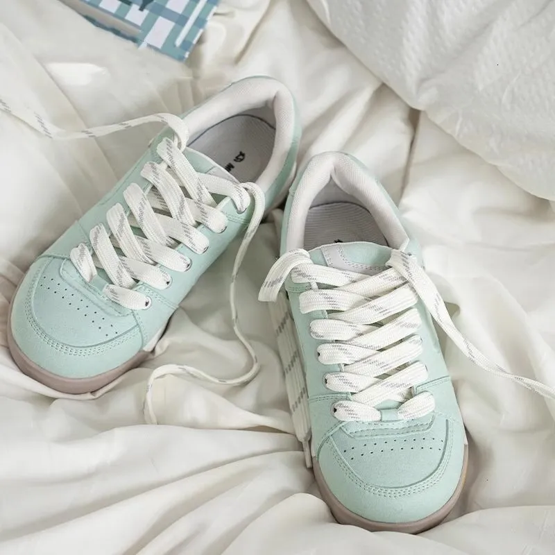 Versatile Running Shoes For Women Trendy Mint Skateboarding Style_voghion.com