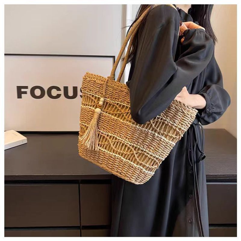 Damen Umhängetasche aus hohlem Papierseil gewebte modische grasgewebte Tasche, lässige Damentasche Strandtasche große_voghion.com