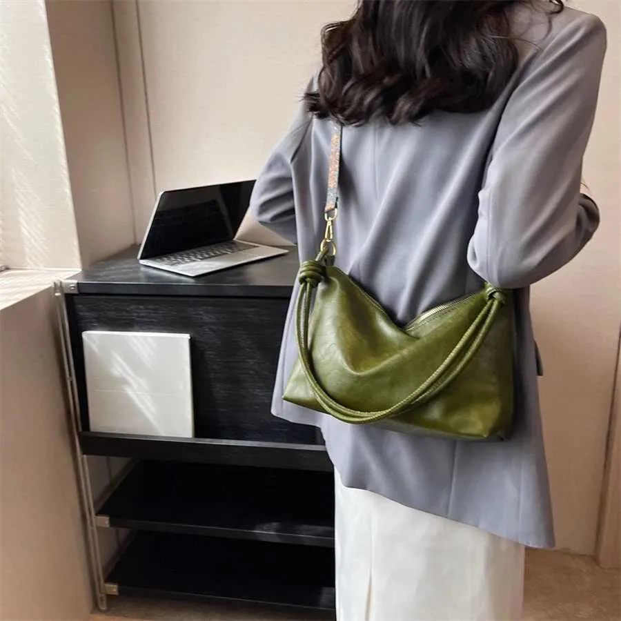 Borsa a tracolla da donna con texture in pelle morbida geometrica_voghion.com