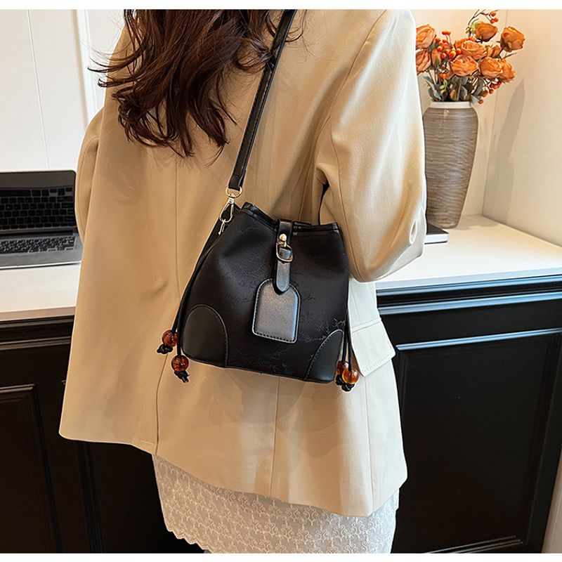 Bestickte kleine Tasche für Damen 2024 Neue trendige, einfache und vielseitige Beuteltasche, Cheongsam, Schultertasche,_voghion.com