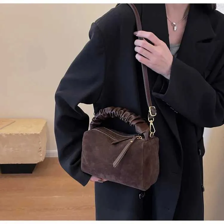 Modieuze schoudertas en crossbody tas met plooi voor dames_voghion.com