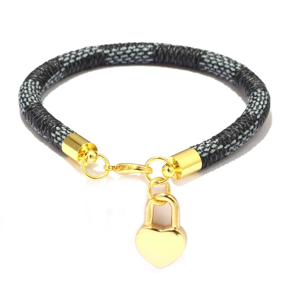 Marke Leder Charm Armbänder für Frauen Plaid PU Echt vergoldet Herz Tasche Anhänger Karabinerverschluss Design Armreif Mode_voghion.com