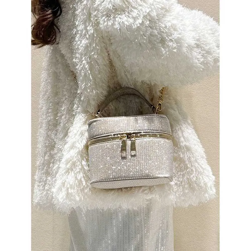 Glänzende Box-Umhängetasche für Frauen, süße Mini-Umhängetasche mit Reißverschluss und Kette, lässige, allgleiche Pendlertasche_voghion.com