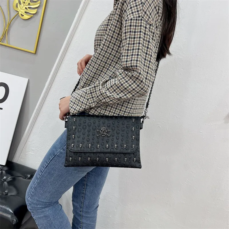 Vintage Niet Schwarz Crossbody Frauen PU Leder Messenger Coole Schädel Schulter Tasche Designer Flap Handtasche Bolso_voghion.com