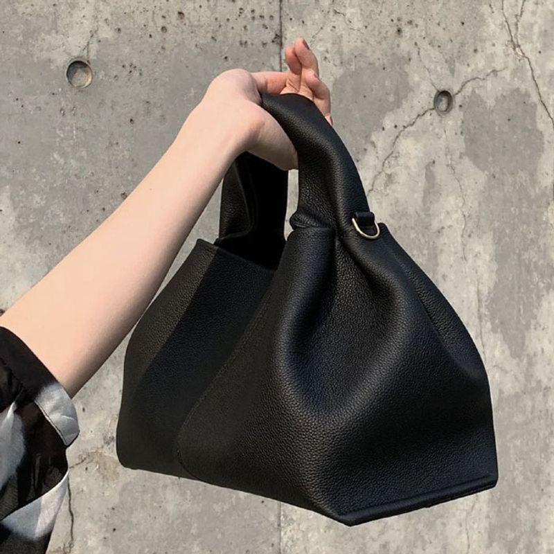 Französische Nischenmarke 2024 neue Mode Cloud Schulter Crossbody Handtasche quadratische Lunchbox Knödeltasche_voghion.com