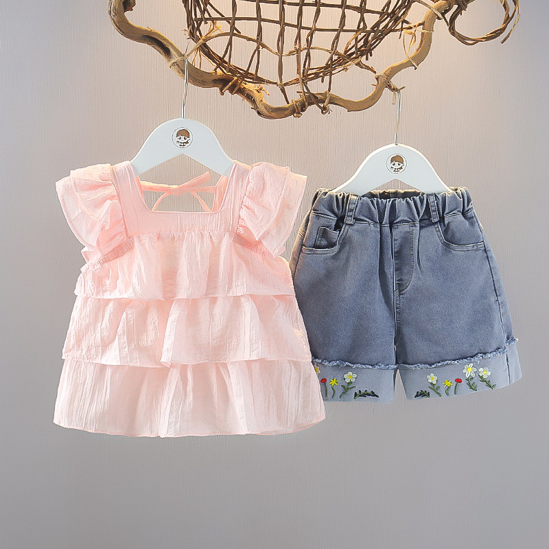 Mère et enfants Nouveaux costumes d'été élégants pour filles d'été 2024 filles à manches courtes vêtements d'été coréens short en jean costume deux pièces_voghion.com