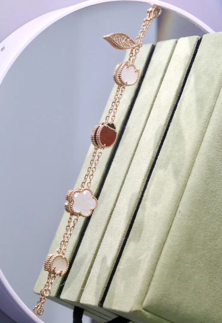 Bangle s k Designer Bracelet Women Lucky Charm Bracelets Love Trendy Fashion Shiny And Eye-catching Fine Jewelry Elegant_voghion.com