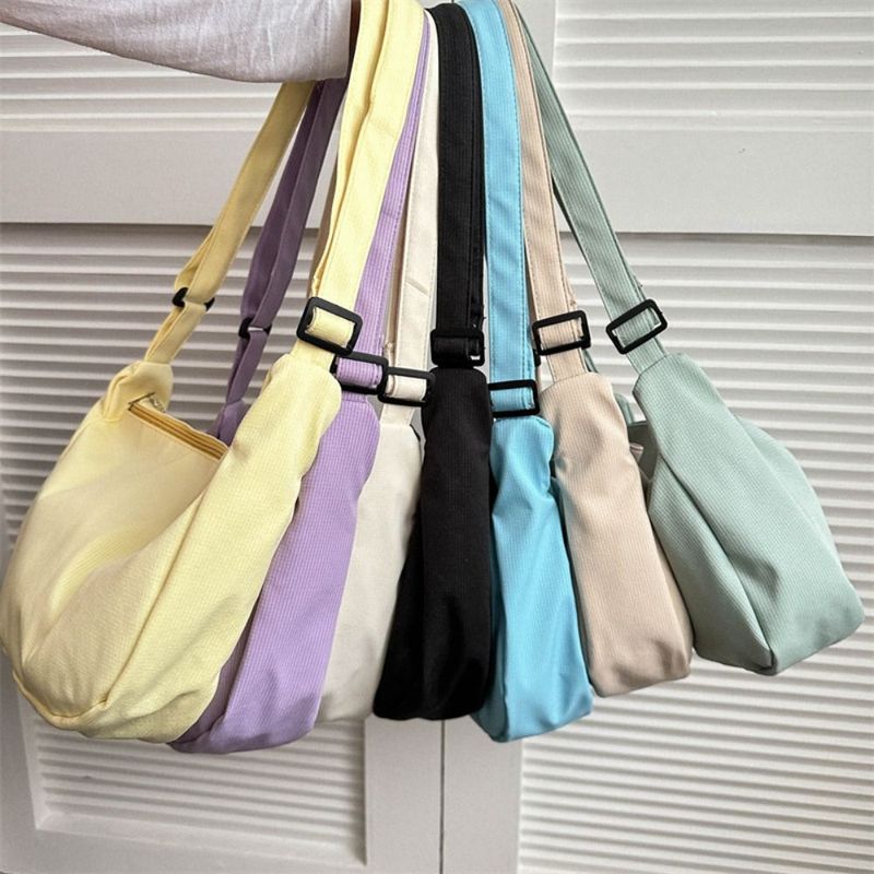 Canvas-Tasche im koreanischen Stil, große Kapazität, cremefarbene Umhängetasche mit Anhänger, leichte Schultertasche für_voghion.com