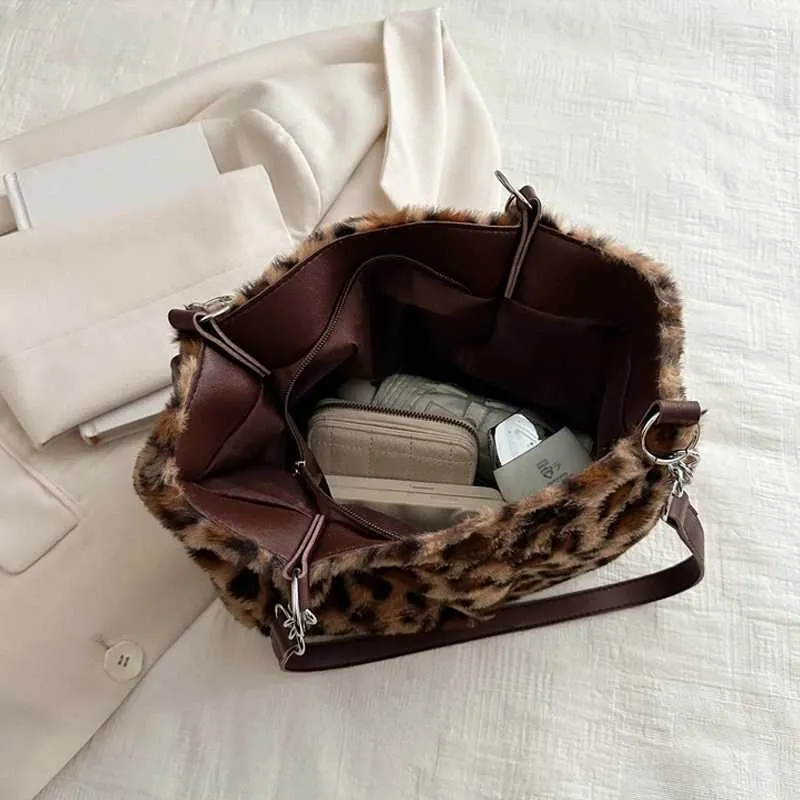 Designer Leopard Print Shoulder Bag Large Capacity Women Handbag_voghion.com