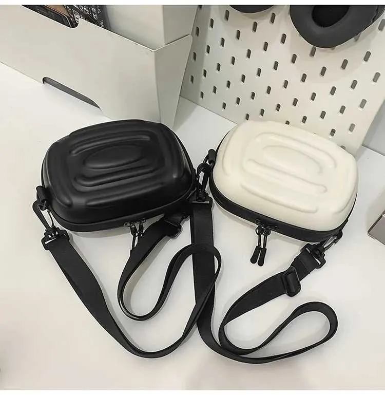 Sac à bandoulière simple polyvalent pour hommes et femmes, nouvelle marque tendance de niche, sac à bandoulière à coque rigide à la mode, petit carré_voghion.com