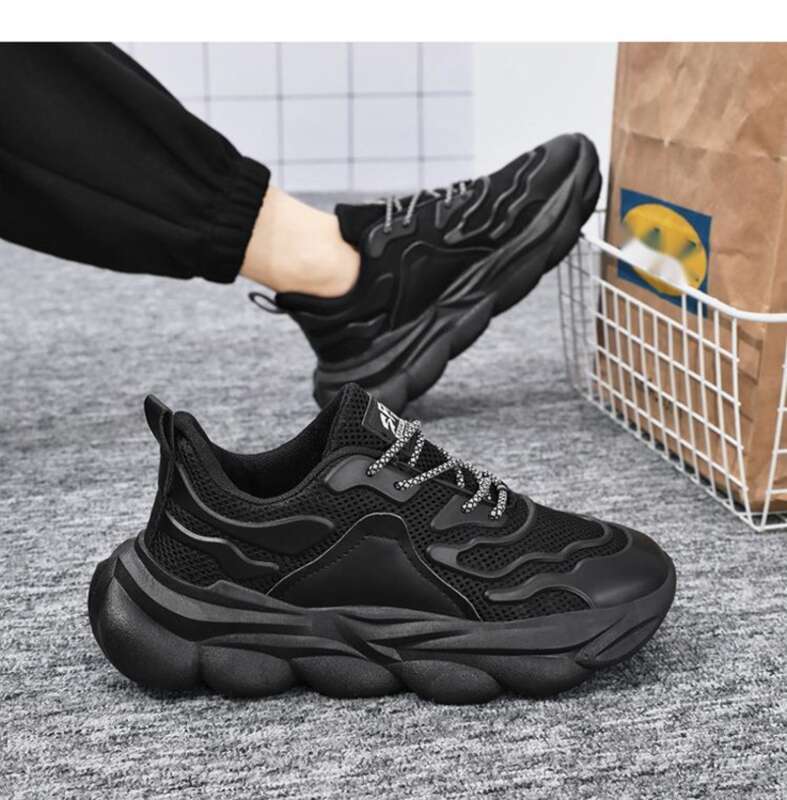 Scarpe sportive nere alla moda e versatili da uomo in mesh traspirante estivo con suola spessa, scarpe casual da corsa per papà_voghion.com