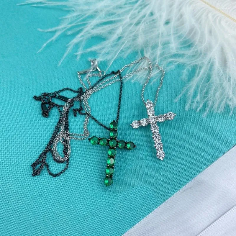 Collier tendance en forme de croix avec gros diamants pour anniversaire, polyvalent, à porter au quotidien, en laiton, bijoux de fête tendance_voghion.com