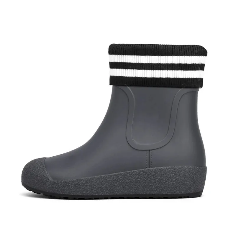 Solide Herrenmode Regenstiefel Gummi Casual Ankle Bootie Rutschfeste Watschuhe für Damen Warme Regenschuhe zum Spazierengehen auf der Straße 2_voghion.com