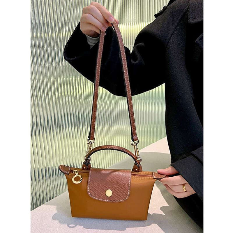 Mit langem, lochfreiem, modifiziertem Unterarmgurt für die Schultertasche_voghion.com